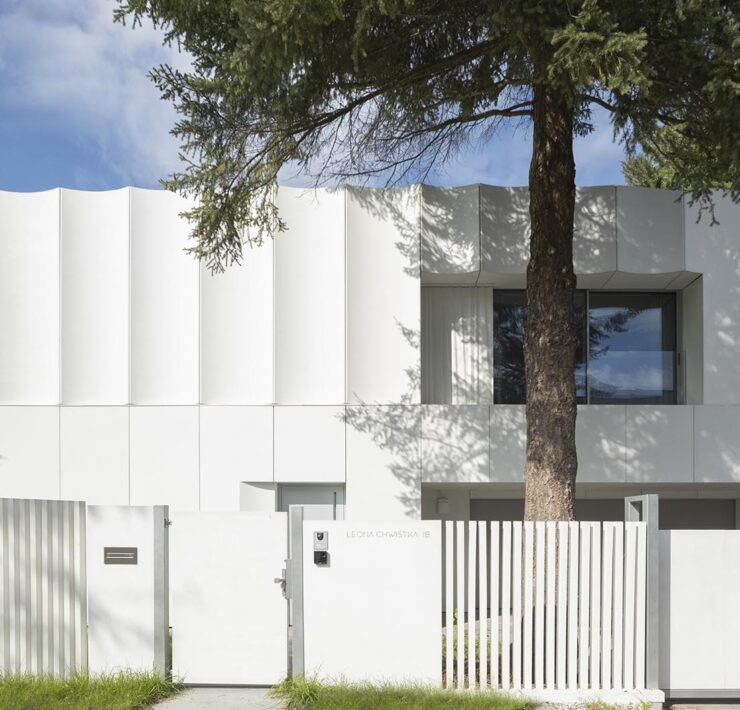 PU-Dom_Biały-lato-1-NET